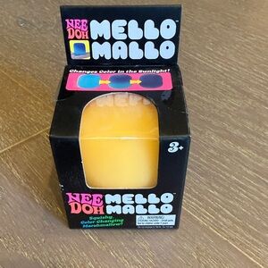 Mello Mallo Color-Changing Yellow Squishy Toy